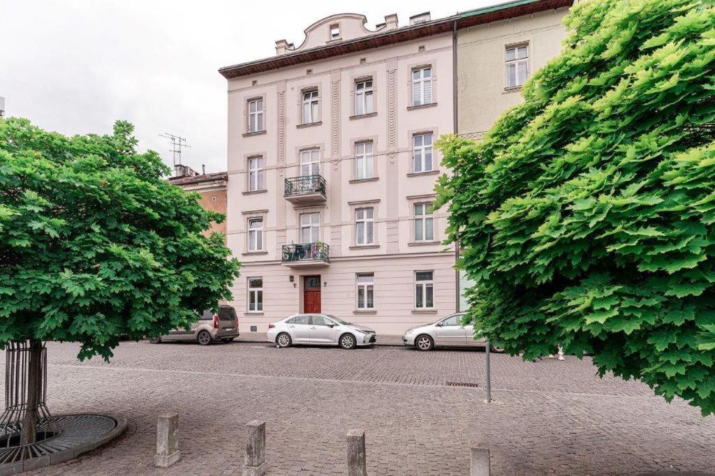 Apartment Far From *